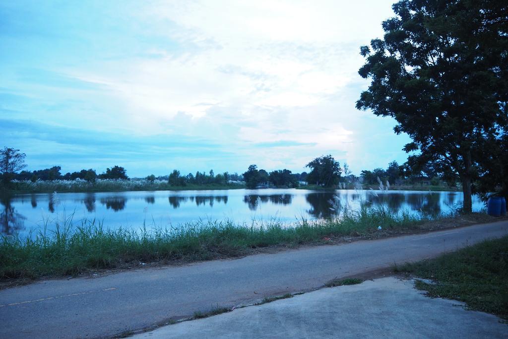 Rimmueng Resort Phanom Sarakham Zewnętrze zdjęcie